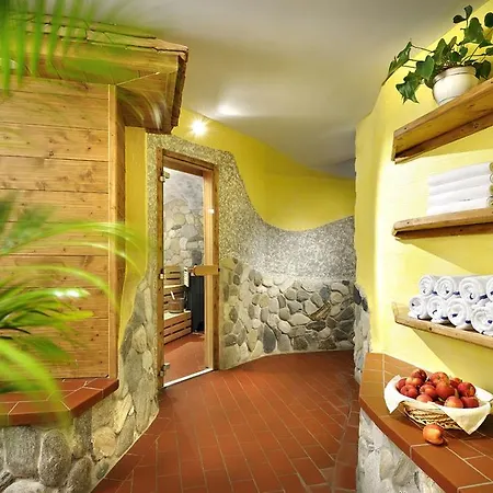 Ferienwelt Kristall Hotel 4*